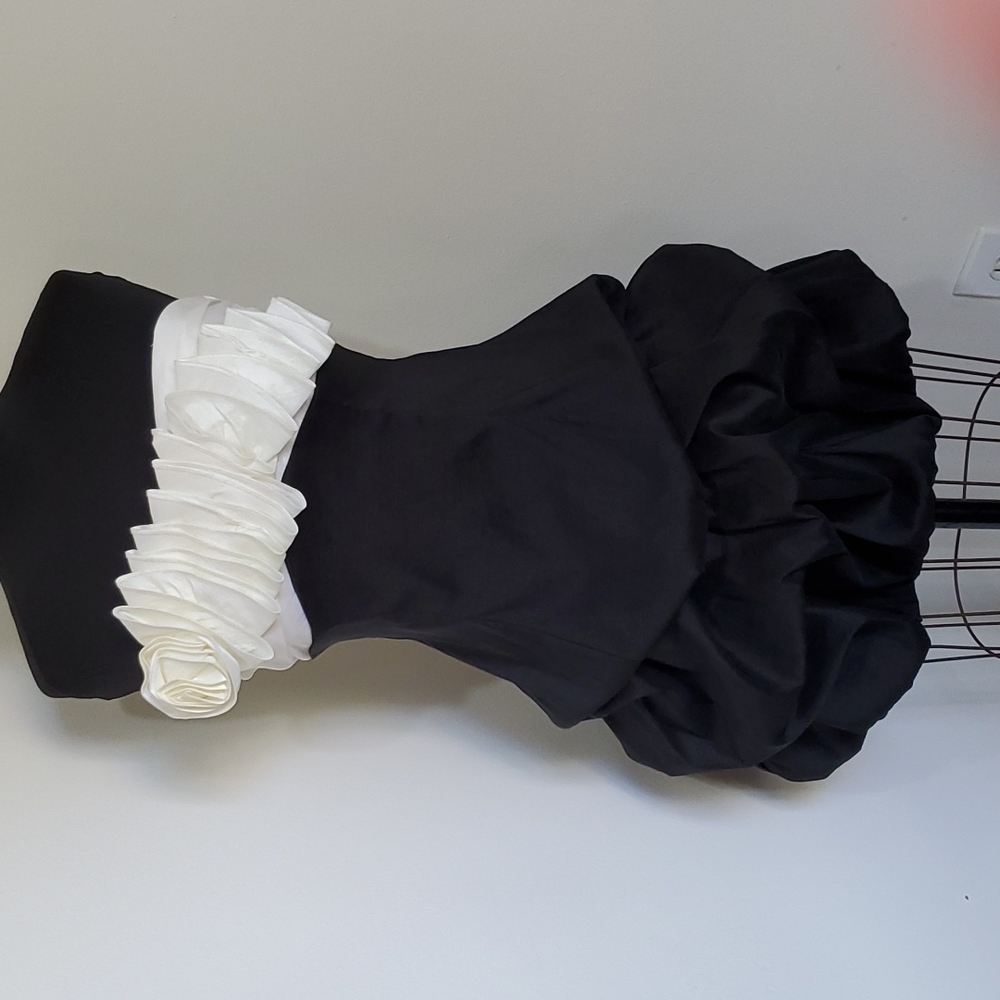 NWT - City Triangles Black/Offwhite Short Strapless Formal - Size 11